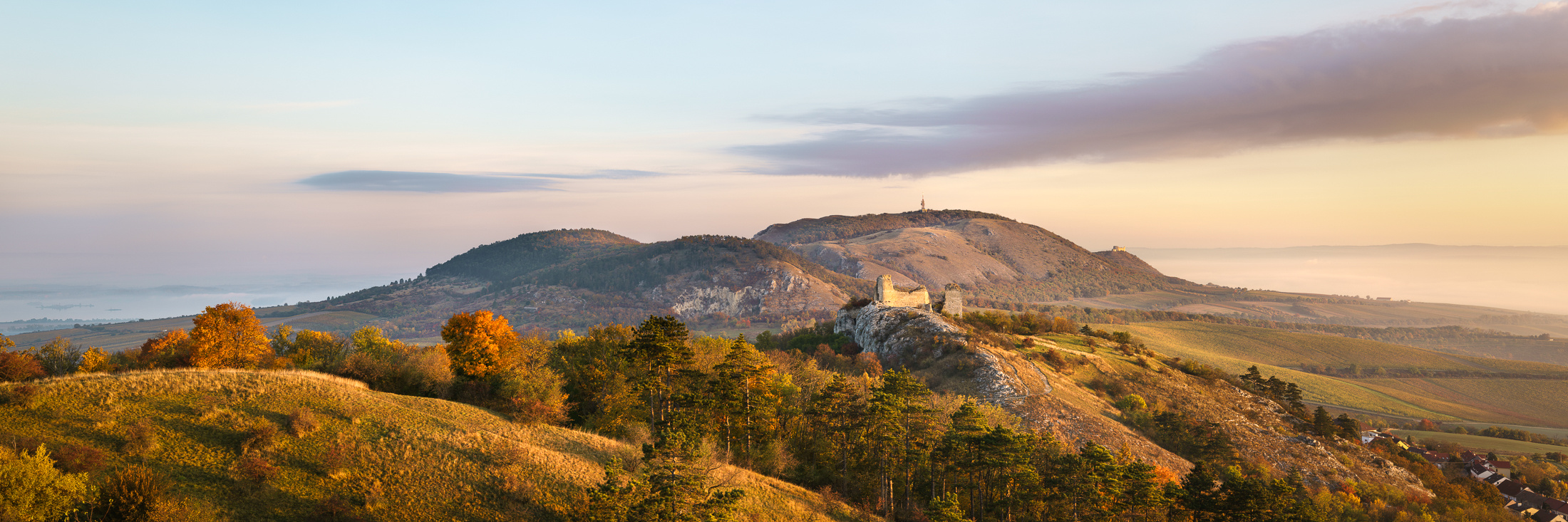 Ranní panorama Pálavy, říjen 2021